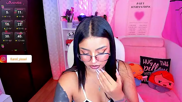 Snapshot of Hinataw33d01 chatting on January 2025 04:15:01 AM Hinataw33d01 online show from January 2025 04:15:01 AM