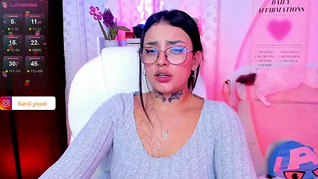 Snapshot of Hinataw33d01 chatting on February 2025 06:29:02 AM Hinataw33d01 online show from February 2025 06:29:02 AM