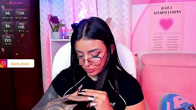 Snapshot of Hinataw33d01 chatting on February 2025 08:22:02 AM Hinataw33d01 online show from February 2025 08:22:02 AM