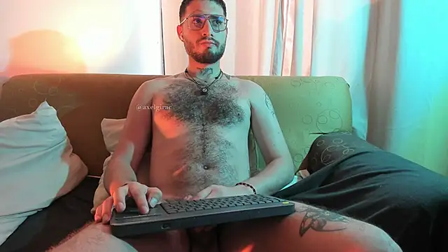 axel giracr online show from April 2026 06:49:02 PM