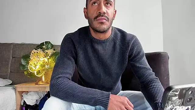 Snapshot of tom_colinn chatting on October 2025 07:00:01 PM tom colinn online show from October 2025 07:00:01 PM