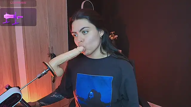  WednesdayFriday  online show from November 2025 06:40:01 PM