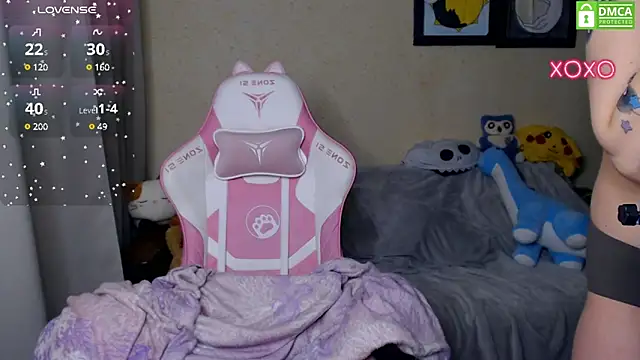 Snapshot of LeahGottty chatting on January 2025 03:37:01 AM LeahGottty online show from January 2025 03:37:01 AM