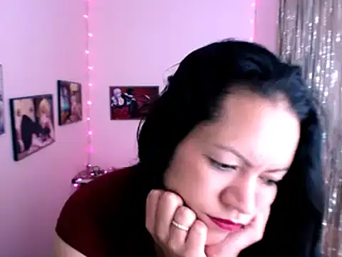 Snapshot of Cristal_w chatting on January 2025 05:40:01 PM Cristal w online show from January 2025 05:40:01 PM