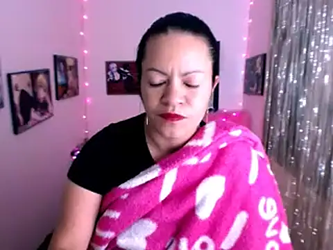 Snapshot of Cristal_w chatting on January 2025 05:33:02 PM Cristal w online show from January 2025 05:33:02 PM