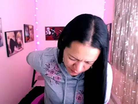 Snapshot of Cristal_w chatting on January 2025 04:43:01 PM Cristal w online show from January 2025 04:43:01 PM