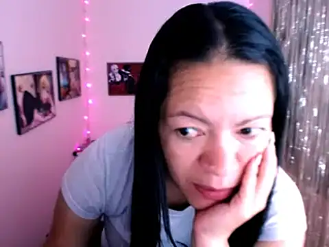 Snapshot of Cristal_w chatting on January 2025 12:31:01 PM Cristal w online show from January 2025 12:31:01 PM