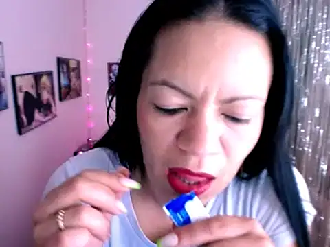 Snapshot of Cristal_w chatting on January 2025 03:56:02 PM Cristal w online show from January 2025 03:56:02 PM