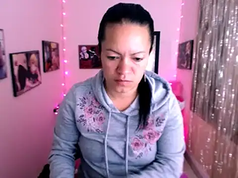 Snapshot of Cristal_w chatting on January 2025 01:11:01 PM Cristal w online show from January 2025 01:11:01 PM