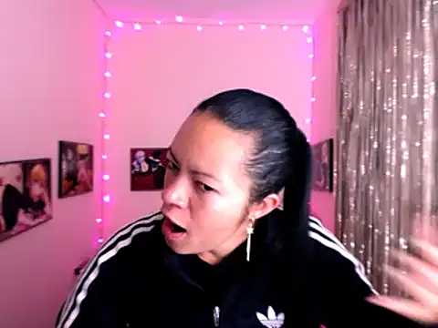 Snapshot of Cristal_w chatting on January 2025 12:18:01 PM Cristal w online show from January 2025 12:18:01 PM