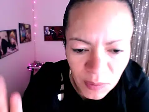 Snapshot of Cristal_w chatting on January 2025 12:27:02 PM Cristal w online show from January 2025 12:27:02 PM