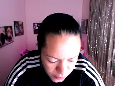 Snapshot of Cristal_w chatting on January 2025 04:17:02 PM Cristal w online show from January 2025 04:17:02 PM