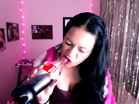 Snapshot of Cristal_w chatting on January 2025 08:58:01 PM Cristal w online show from January 2025 08:58:01 PM