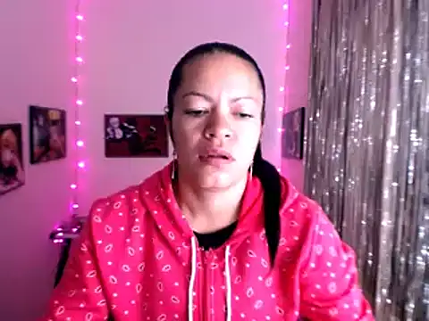 Snapshot of Cristal_w chatting on February 2025 12:14:02 PM Cristal w online show from February 2025 12:14:02 PM