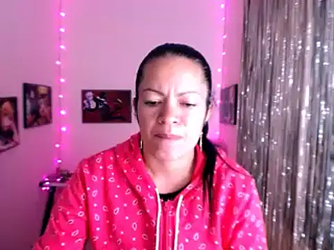 Snapshot of Cristal_w chatting on February 2025 04:20:02 PM Cristal w online show from February 2025 04:20:02 PM