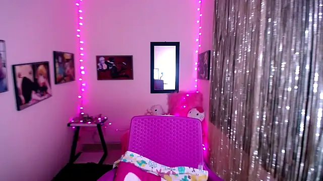 Snapshot of Cristal_w chatting on February 2025 12:26:02 PM Cristal w online show from February 2025 12:26:02 PM