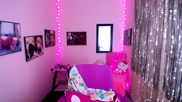 Snapshot of Cristal_w chatting on February 2025 03:31:01 PM Cristal w online show from February 2025 03:31:01 PM