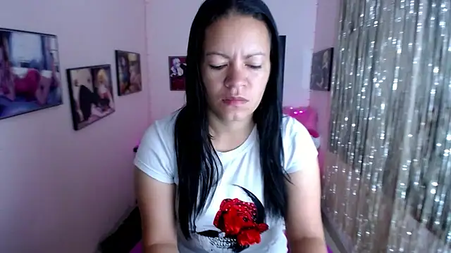 Snapshot of Cristal_w chatting on February 2025 12:33:01 PM Cristal w online show from February 2025 12:33:01 PM