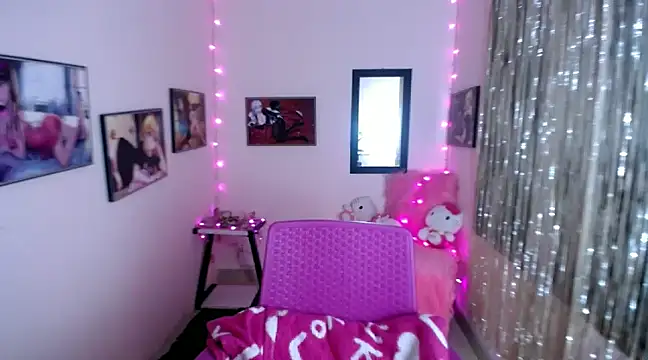 Snapshot of Cristal_w chatting on February 2025 12:21:02 PM Cristal w online show from February 2025 12:21:02 PM