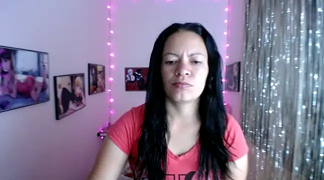 Snapshot of Cristal_w chatting on February 2025 12:25:02 PM Cristal w online show from February 2025 12:25:02 PM