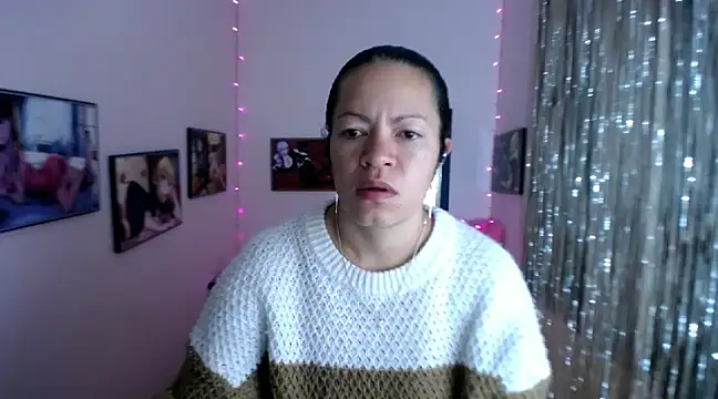 Snapshot of Cristal_w chatting on February 2025 12:06:02 PM Cristal w online show from February 2025 12:06:02 PM