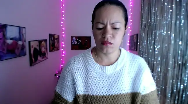 Snapshot of Cristal_w chatting on February 2025 03:10:01 PM Cristal w online show from February 2025 03:10:01 PM