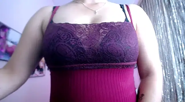 Snapshot of Cristal_w chatting on February 2025 06:46:02 PM Cristal w online show from February 2025 06:46:02 PM