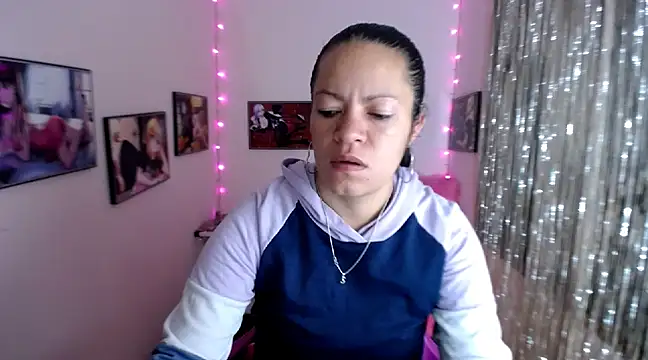 Snapshot of Cristal_w chatting on February 2025 12:13:02 PM Cristal w online show from February 2025 12:13:02 PM