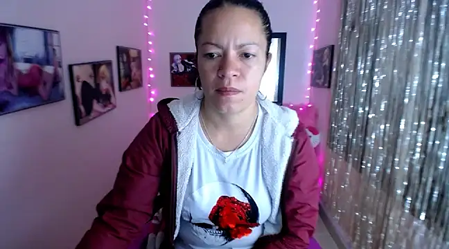 Snapshot of Cristal_w chatting on February 2025 12:36:01 PM Cristal w online show from February 2025 12:36:01 PM