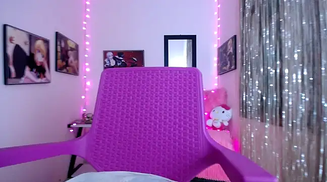 Snapshot of Cristal_w chatting on February 2025 08:31:02 AM Cristal w online show from February 2025 08:31:02 AM