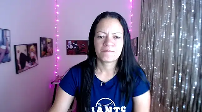 Snapshot of Cristal_w chatting on March 2025 02:10:02 PM Cristal w online show from March 2025 02:10:02 PM