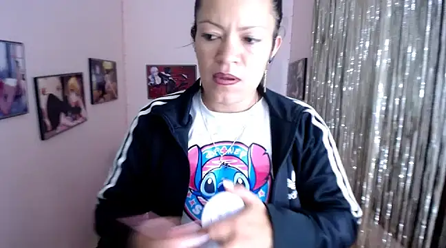 Snapshot of Cristal_w chatting on March 2025 04:30:02 PM Cristal w online show from March 2025 04:30:02 PM