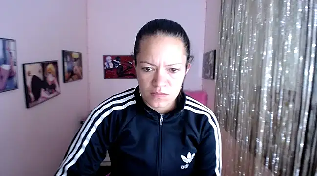 Snapshot of Cristal_w chatting on March 2025 08:05:01 PM Cristal w online show from March 2025 08:05:01 PM