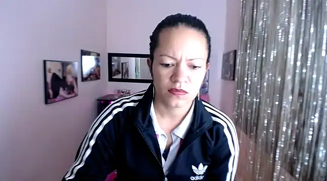 Snapshot of Cristal_w chatting on March 2025 06:37:02 PM Cristal w online show from March 2025 06:37:02 PM