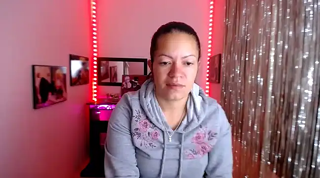 Snapshot of Cristal_w chatting on March 2025 12:17:01 PM Cristal w online show from March 2025 12:17:01 PM