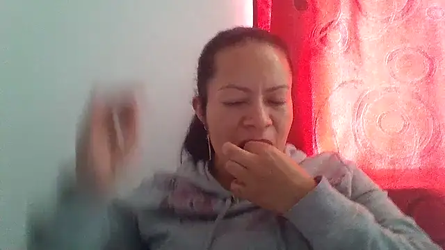 Snapshot of Cristal_w chatting on March 2025 06:30:01 PM Cristal w online show from March 2025 06:30:01 PM