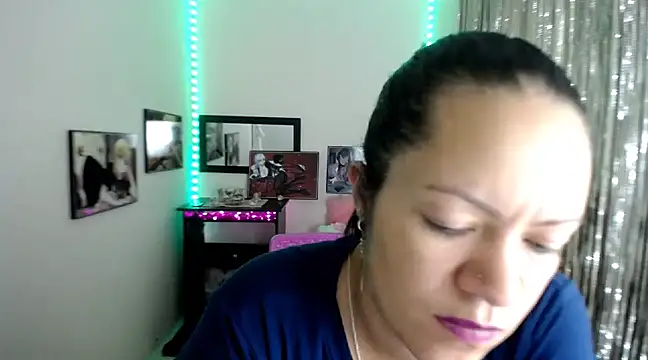 Snapshot of Cristal_w chatting on March 2025 07:28:02 PM Cristal w online show from March 2025 07:28:02 PM