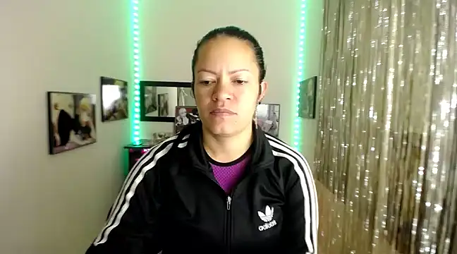 Snapshot of Cristal_w chatting on March 2025 12:35:02 PM Cristal w online show from March 2025 12:35:02 PM