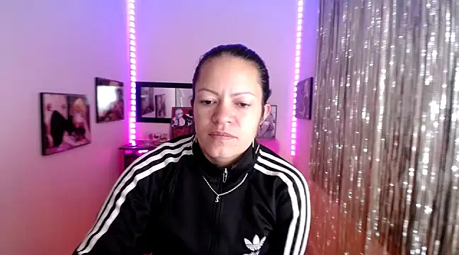 Snapshot of Cristal_w chatting on March 2025 04:23:01 PM Cristal w online show from March 2025 04:23:01 PM