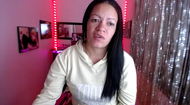 Snapshot of Cristal_w chatting on March 2025 02:56:01 PM Cristal w online show from March 2025 02:56:01 PM