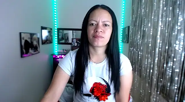 Snapshot of Cristal_w chatting on March 2025 12:25:02 PM Cristal w online show from March 2025 12:25:02 PM
