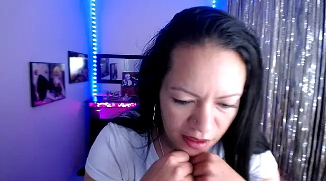 Snapshot of Cristal_w chatting on March 2025 05:53:02 PM Cristal w online show from March 2025 05:53:02 PM