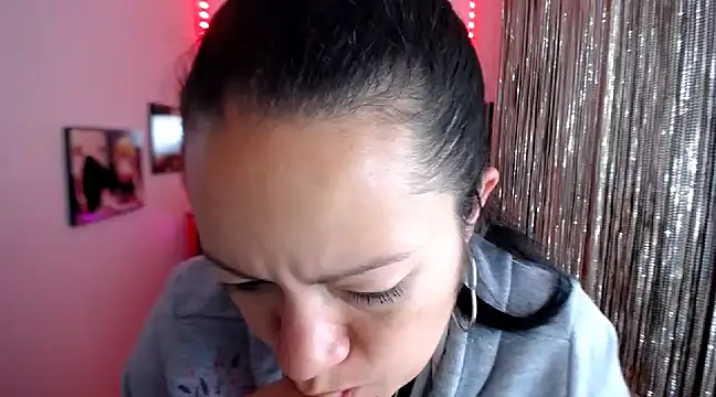 Snapshot of Cristal_w chatting on March 2025 06:42:01 PM Cristal w online show from March 2025 06:42:01 PM