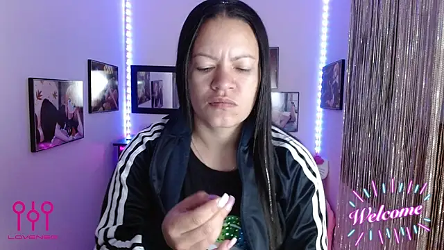 Snapshot of Cristal_w chatting on September 2025 12:49:02 PM Cristal w online show from September 2025 12:49:02 PM