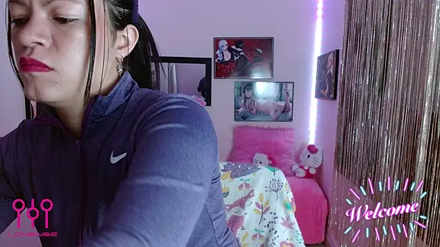 Snapshot of Cristal_w chatting on September 2025 01:00:01 PM Cristal w online show from September 2025 01:00:01 PM