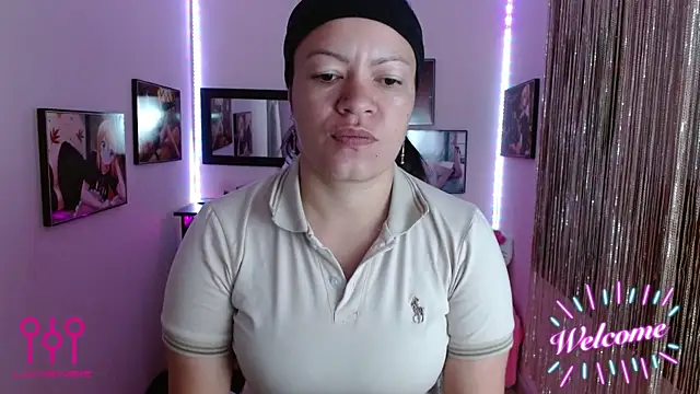 Snapshot of Cristal_w chatting on September 2025 01:44:02 PM Cristal w online show from September 2025 01:44:02 PM