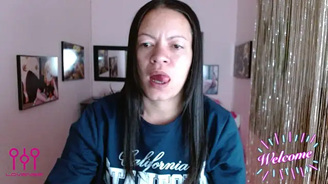 Snapshot of Cristal_w chatting on September 2025 01:00:02 PM Cristal w online show from September 2025 01:00:02 PM