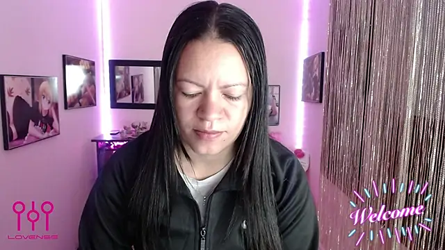 Snapshot of Cristal_w chatting on September 2025 01:45:02 PM Cristal w online show from September 2025 01:45:02 PM