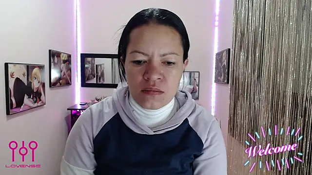 Snapshot of Cristal_w chatting on September 2025 12:20:01 PM Cristal w online show from September 2025 12:20:01 PM