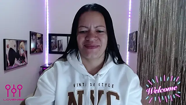 Snapshot of Cristal_w chatting on September 2025 12:54:01 PM Cristal w online show from September 2025 12:54:01 PM